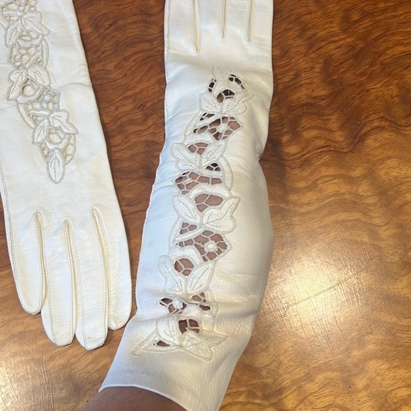 Vintage 1960s 14” Kid Leather Lazer Floral Inserts White Sz 6.3 Women’s Gloves - Picture 2 of 8